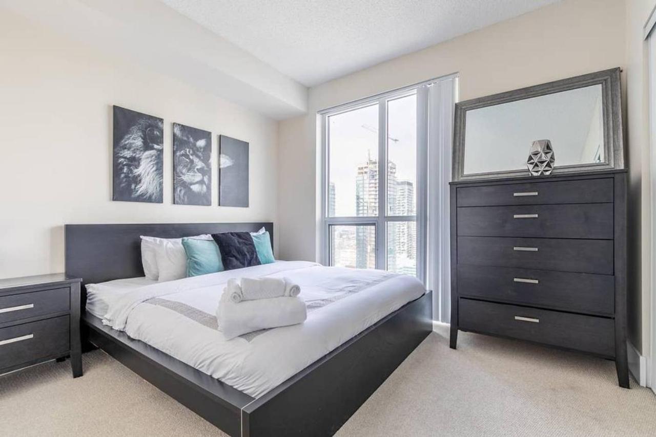 Stunning Views Of Downtown - Luxury High Rise With King Bed! Villa Toronto Kültér fotó